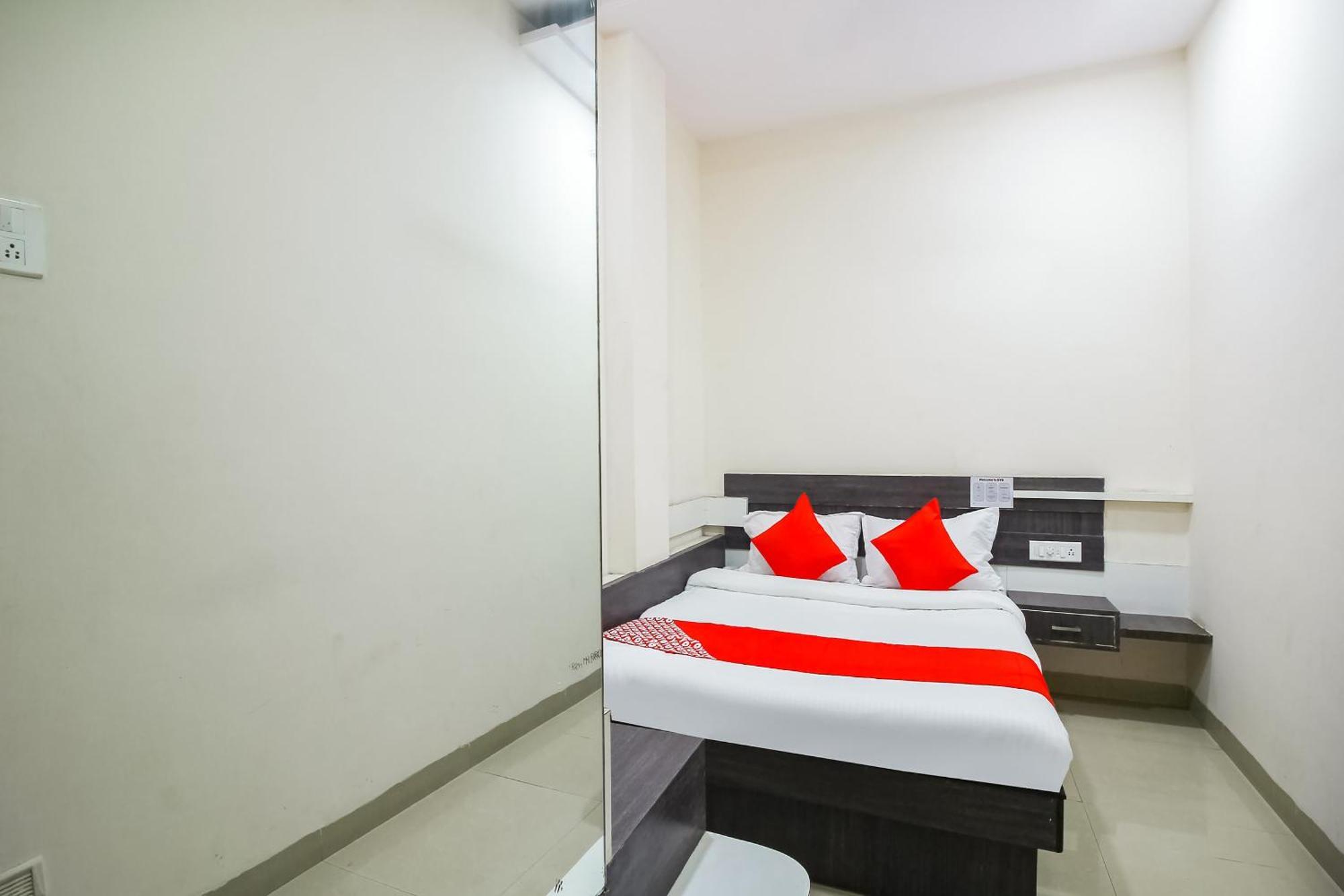 OYO 66342 Hotel Unique Inn Dhule Extérieur photo