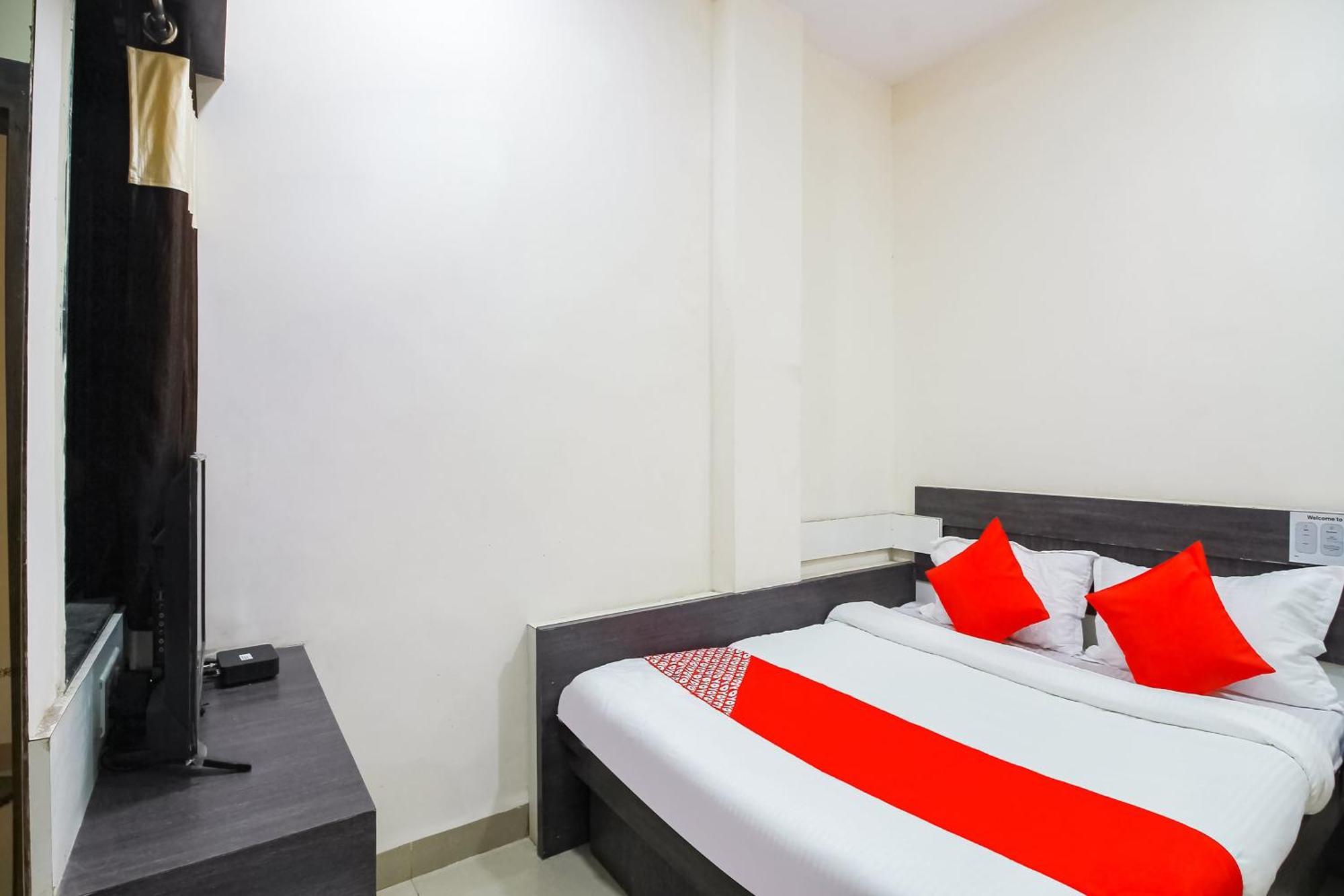 OYO 66342 Hotel Unique Inn Dhule Extérieur photo