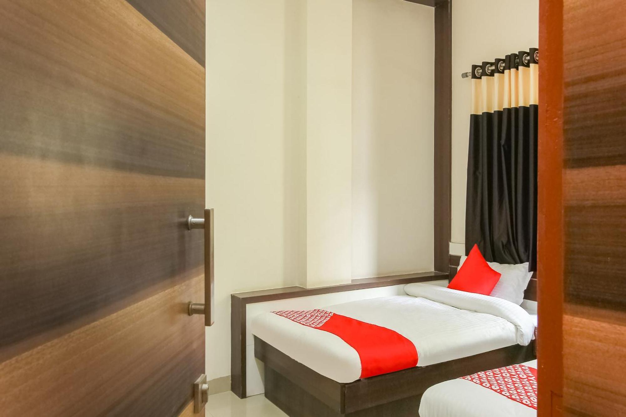 OYO 66342 Hotel Unique Inn Dhule Extérieur photo