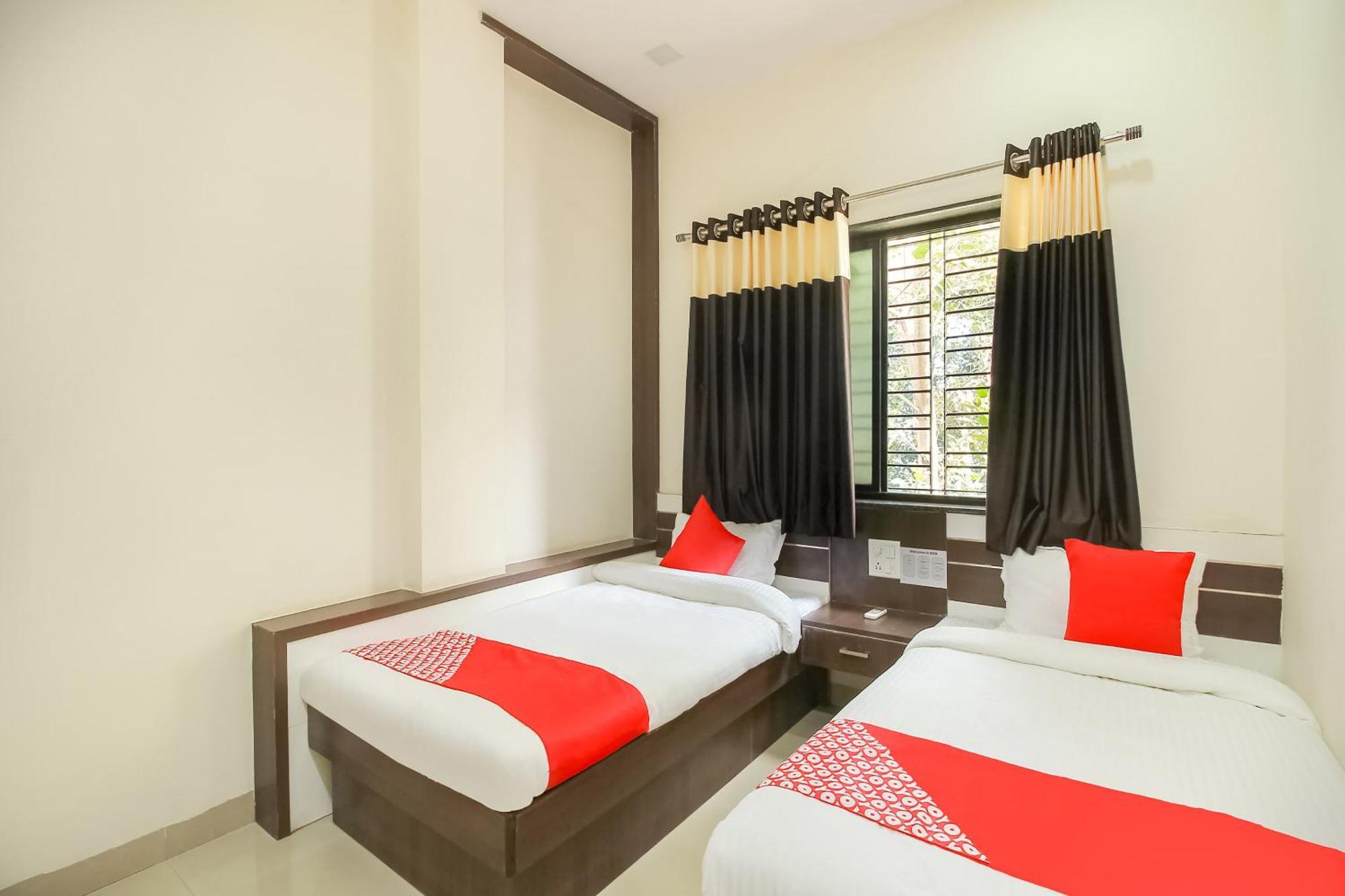 OYO 66342 Hotel Unique Inn Dhule Extérieur photo