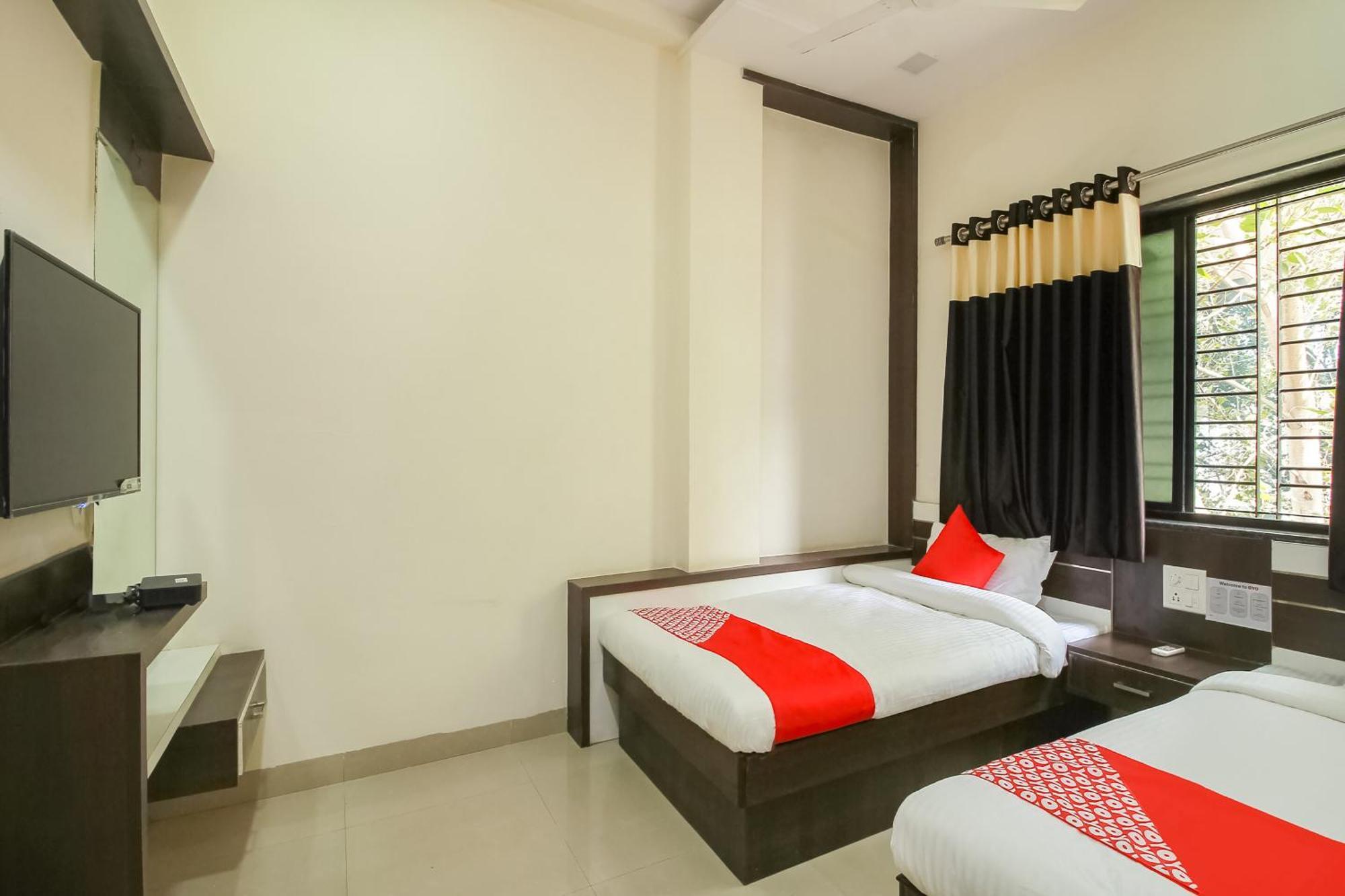 OYO 66342 Hotel Unique Inn Dhule Extérieur photo