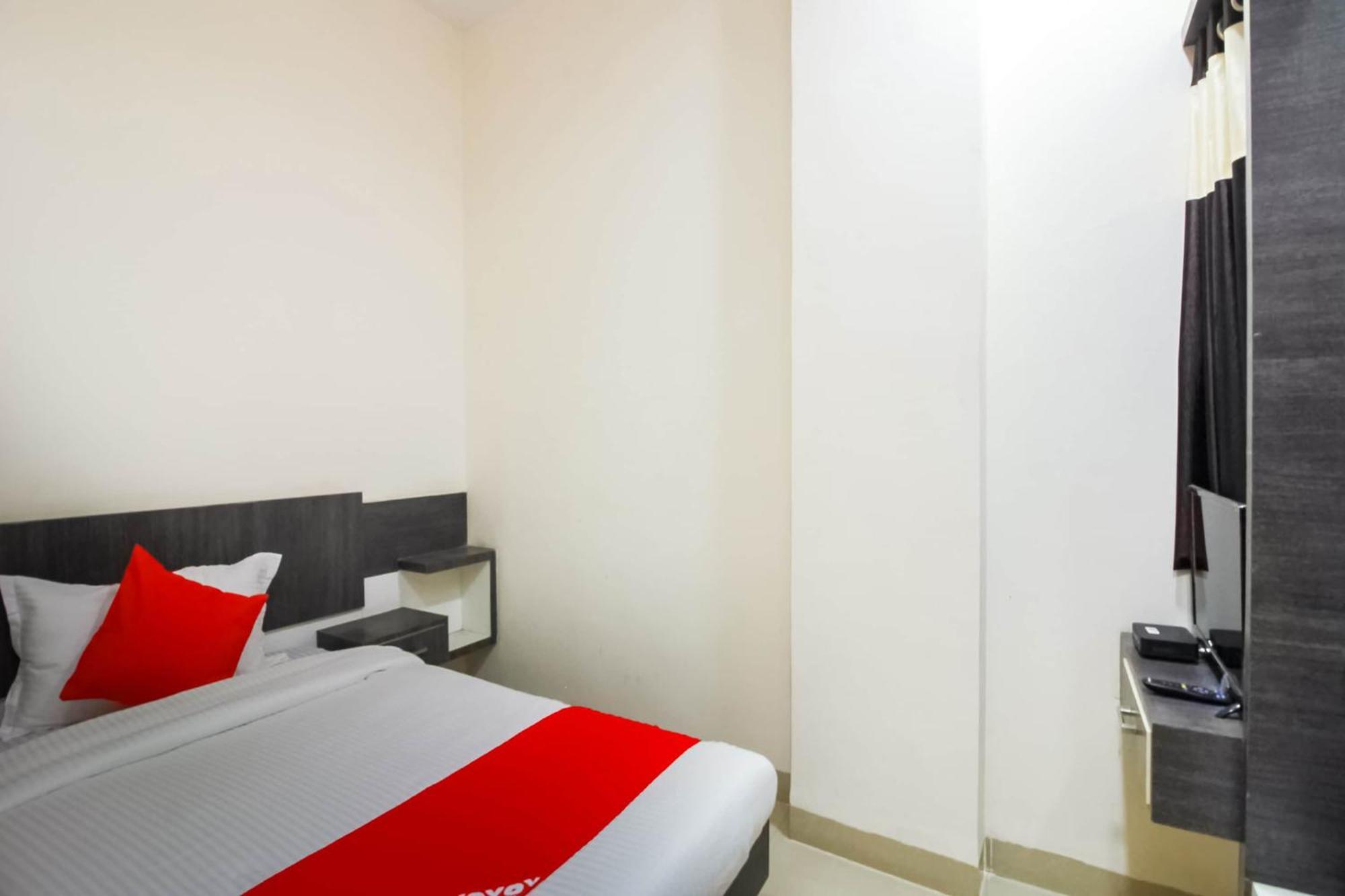OYO 66342 Hotel Unique Inn Dhule Extérieur photo