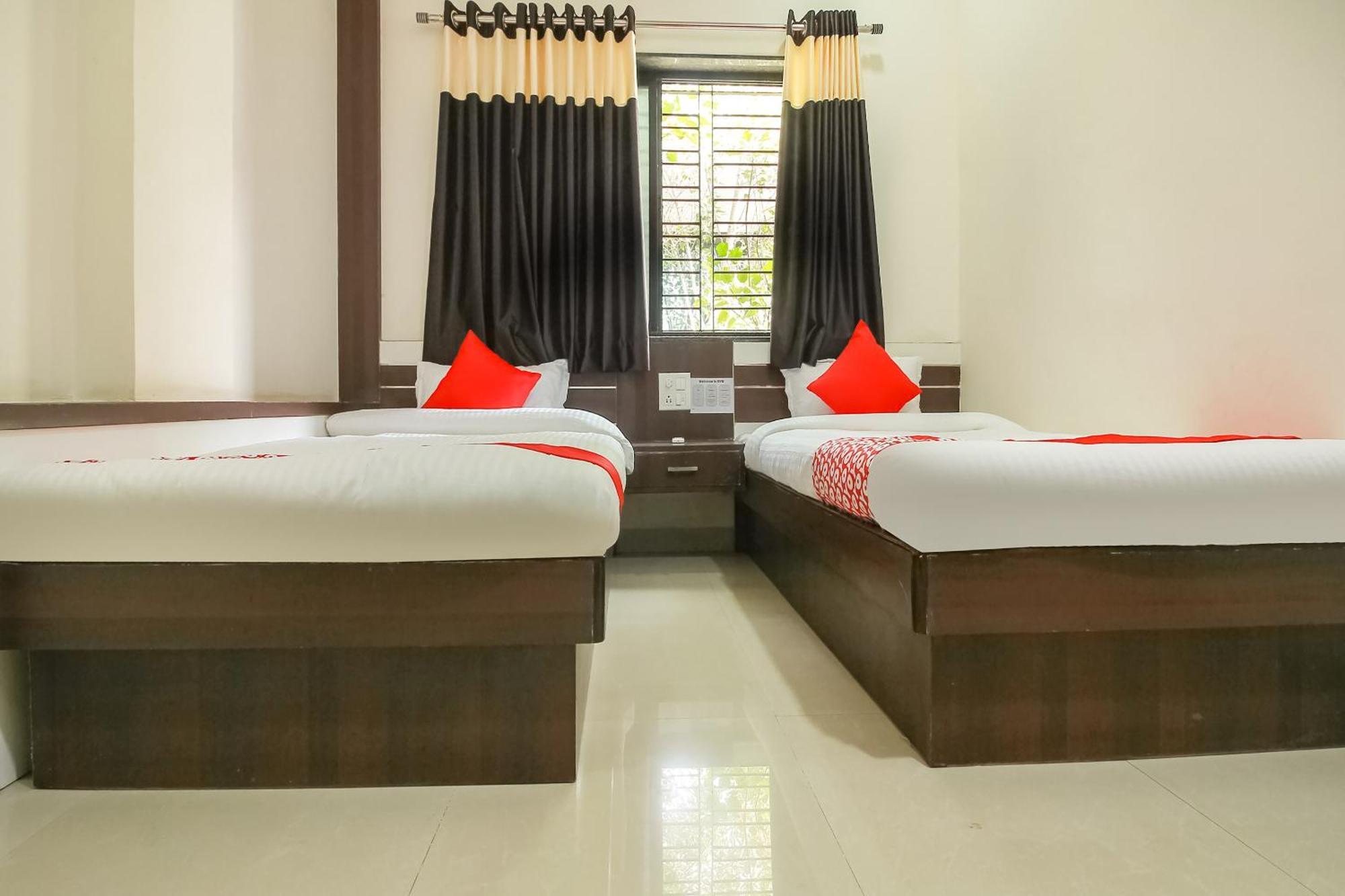 OYO 66342 Hotel Unique Inn Dhule Extérieur photo